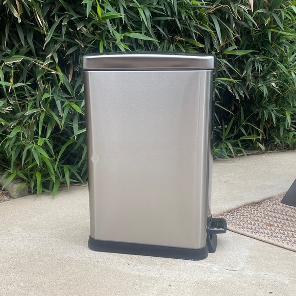 Trash Can - Picture 3 of 8